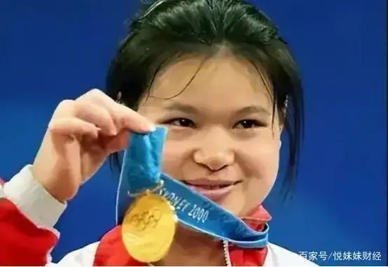 举重冠军侯_举重冠军侯智慧简介_中国举重冠军小时候图片