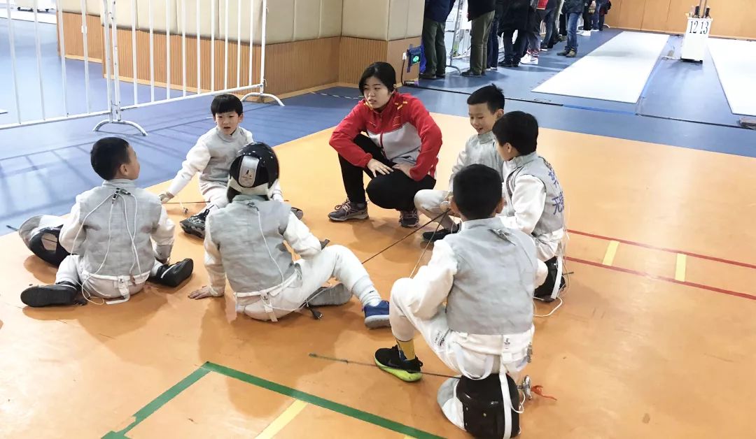 击剑冠军啥意思_击剑冠军总决赛_击剑比赛第一届冠军是谁