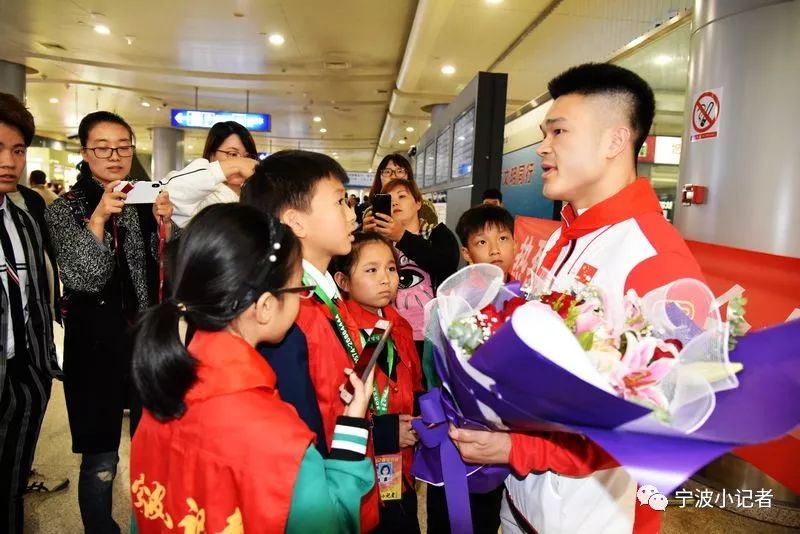 奥运会举重回访_记者采访举重奥运冠军_奥运会举重采访