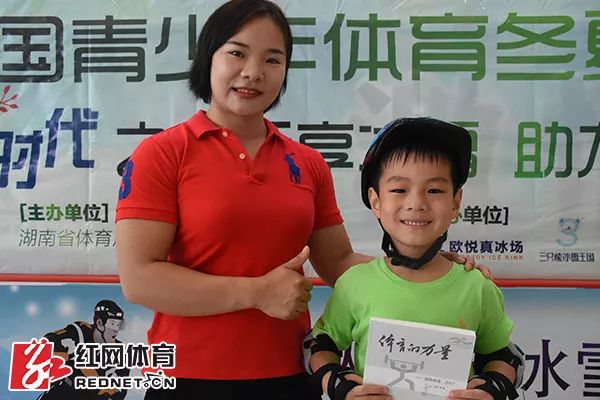 奥运采访举重冠军记者是谁_奥运采访举重冠军记者视频_记者采访举重奥运冠军