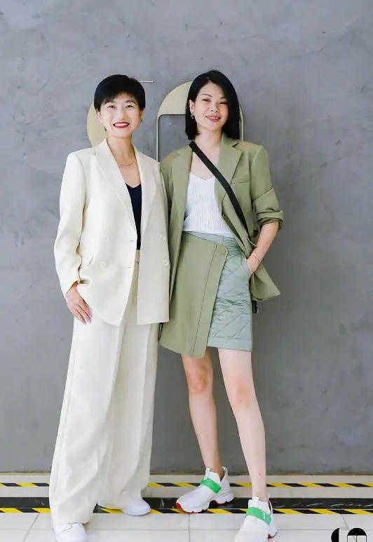 休闲西装配运动鞋_西装鞋休闲运动配什么裤子_休闲西装搭运动鞋