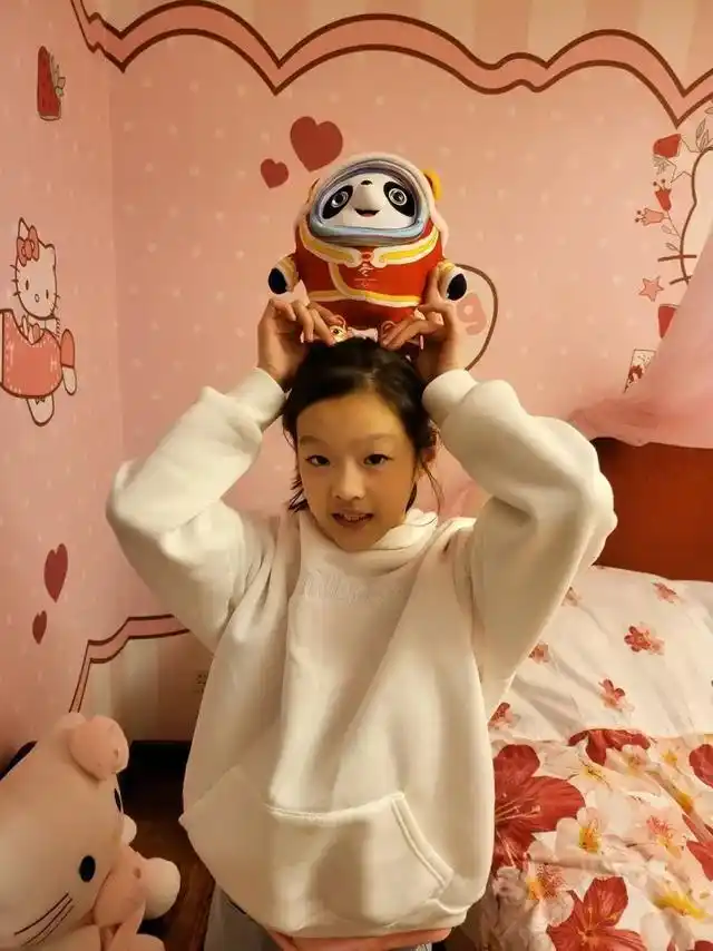 踢足球冠军得孩子多吗_踢足球的孩子得了冠军_踢足球的冠军