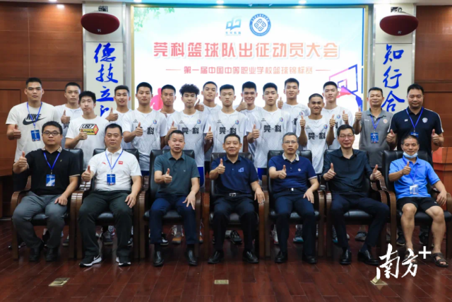 上海浦东外事服务学校篮球队_上海浦东外事服务学校足球队冠军_上海浦东外事职业学校
