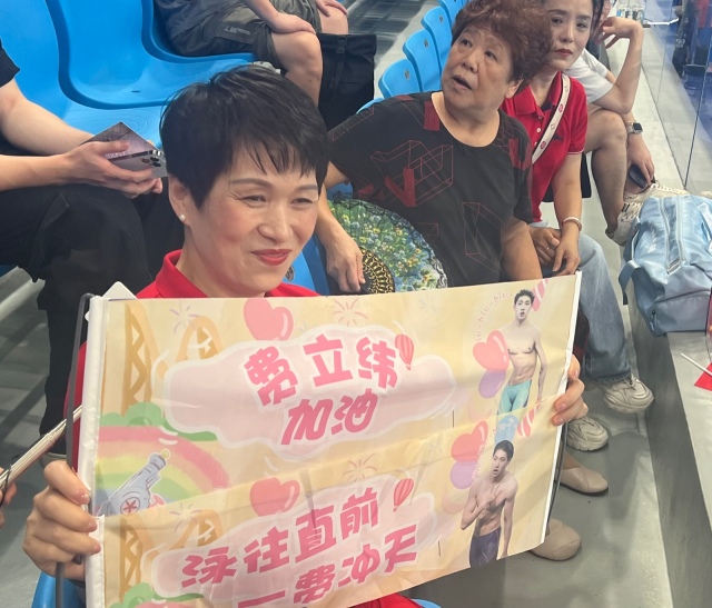 游泳冠军费立纬比赛_游泳冠军赛2021_游泳世界冠军王薇