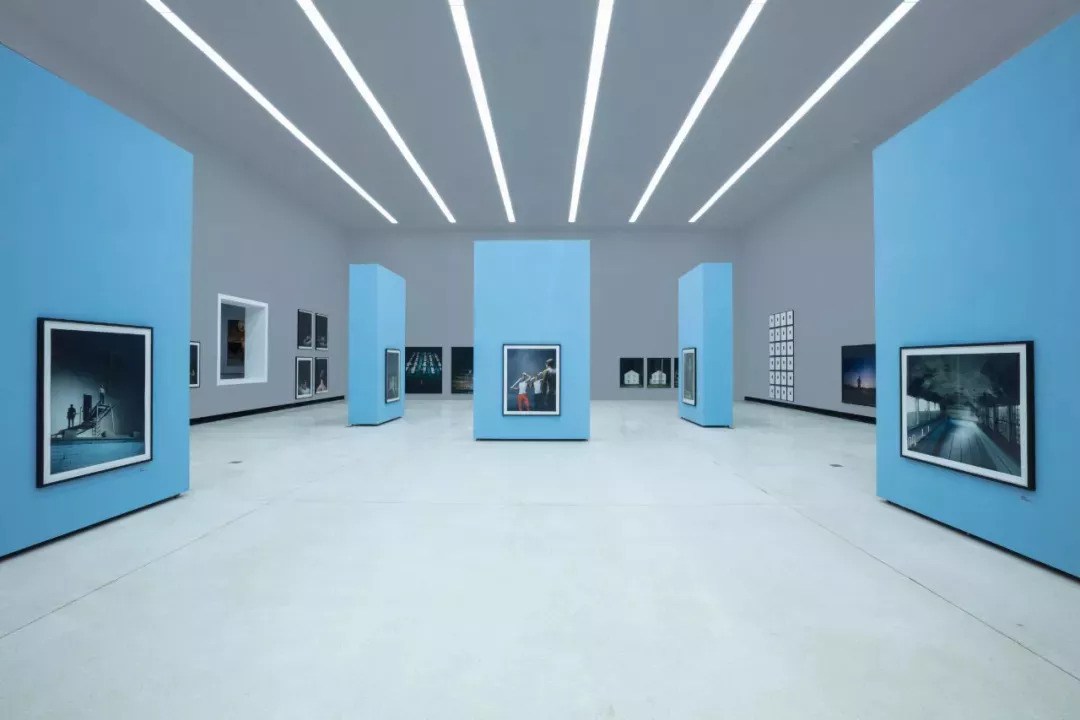 游泳池扶手拍照技巧_游泳拍照池扶手技巧图解_游泳池照片怎么拍好看